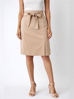 Carolina Herrera Cream Textured Fabric Skirt 
Size 0